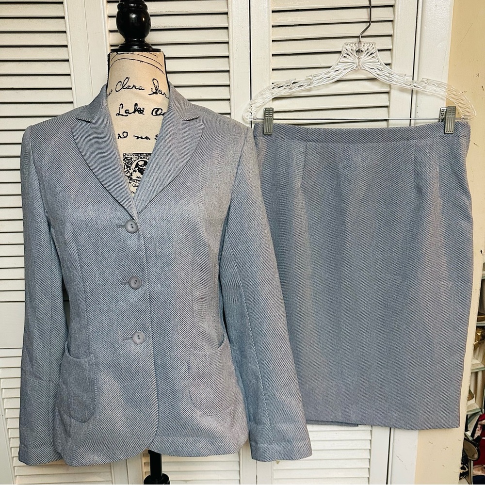 First Lady skirt suit